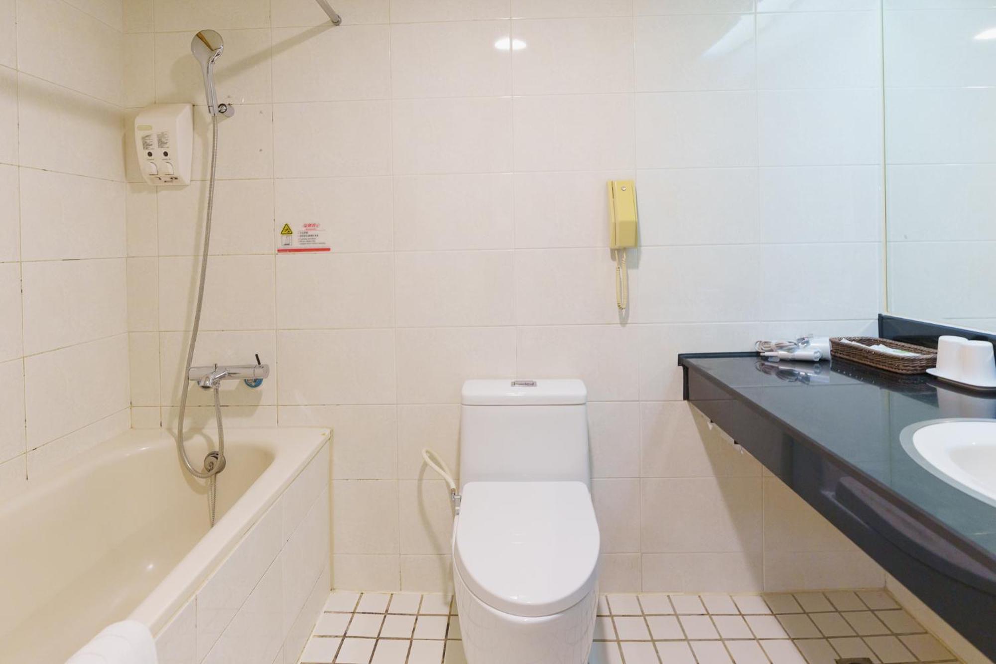 Oriental Hotel Tainan Luaran gambar