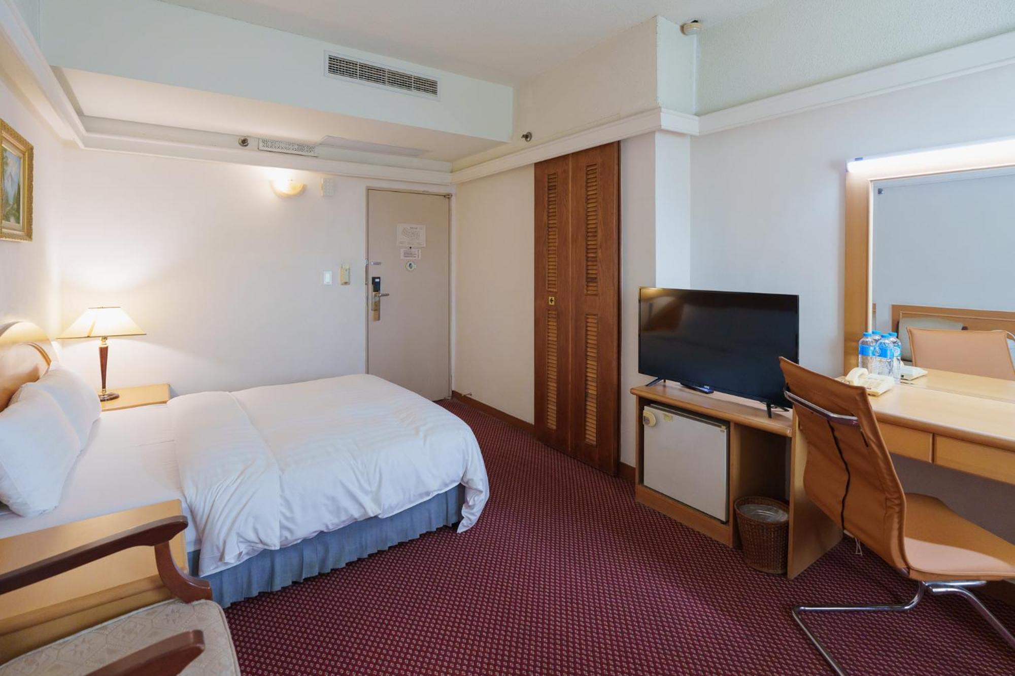 Oriental Hotel Tainan Luaran gambar
