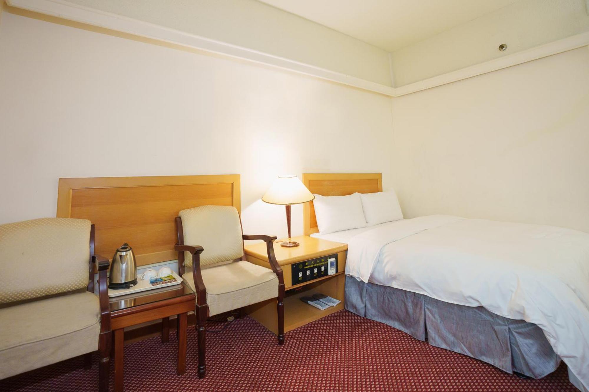 Oriental Hotel Tainan Luaran gambar
