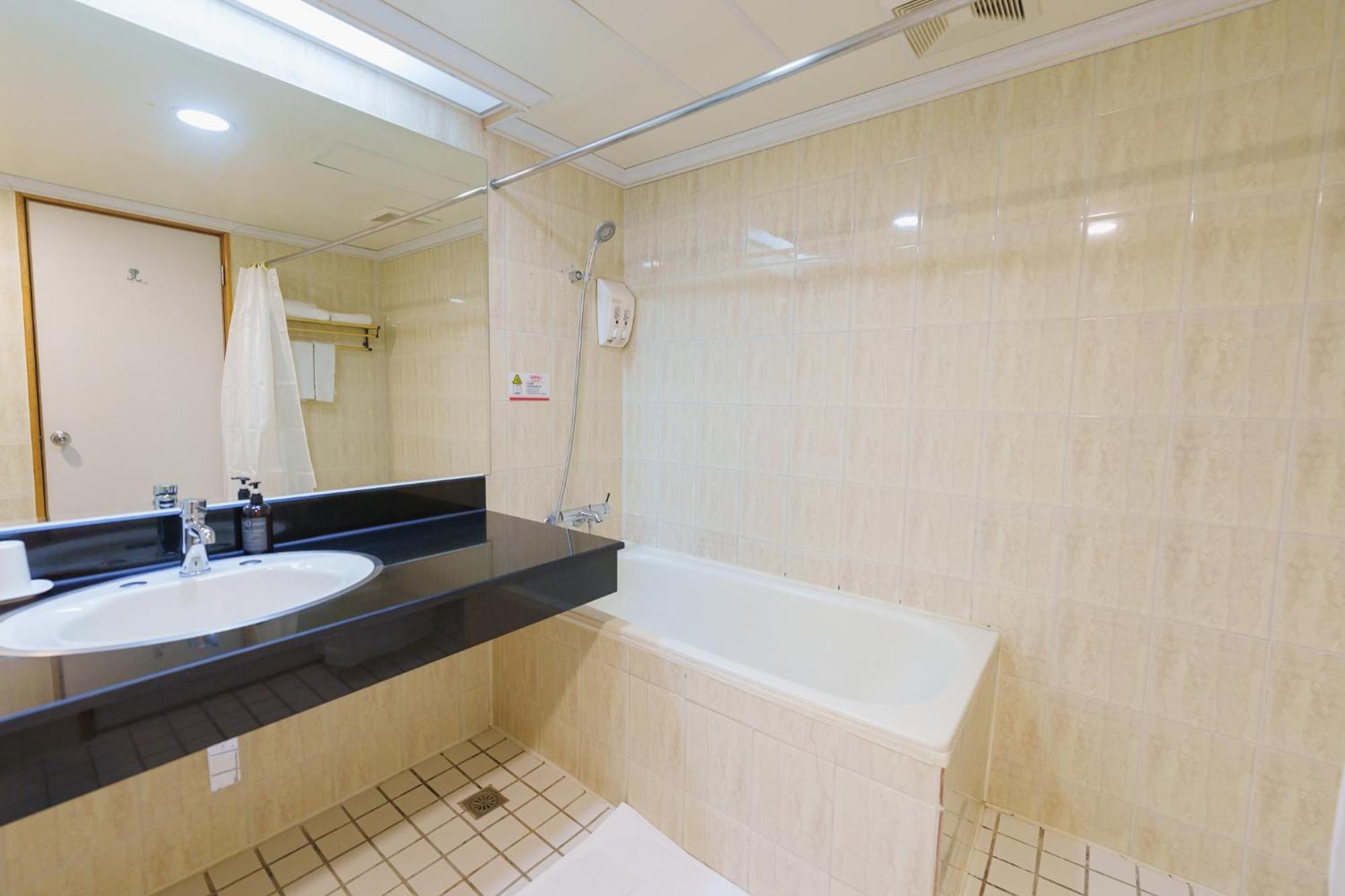 Oriental Hotel Tainan Luaran gambar