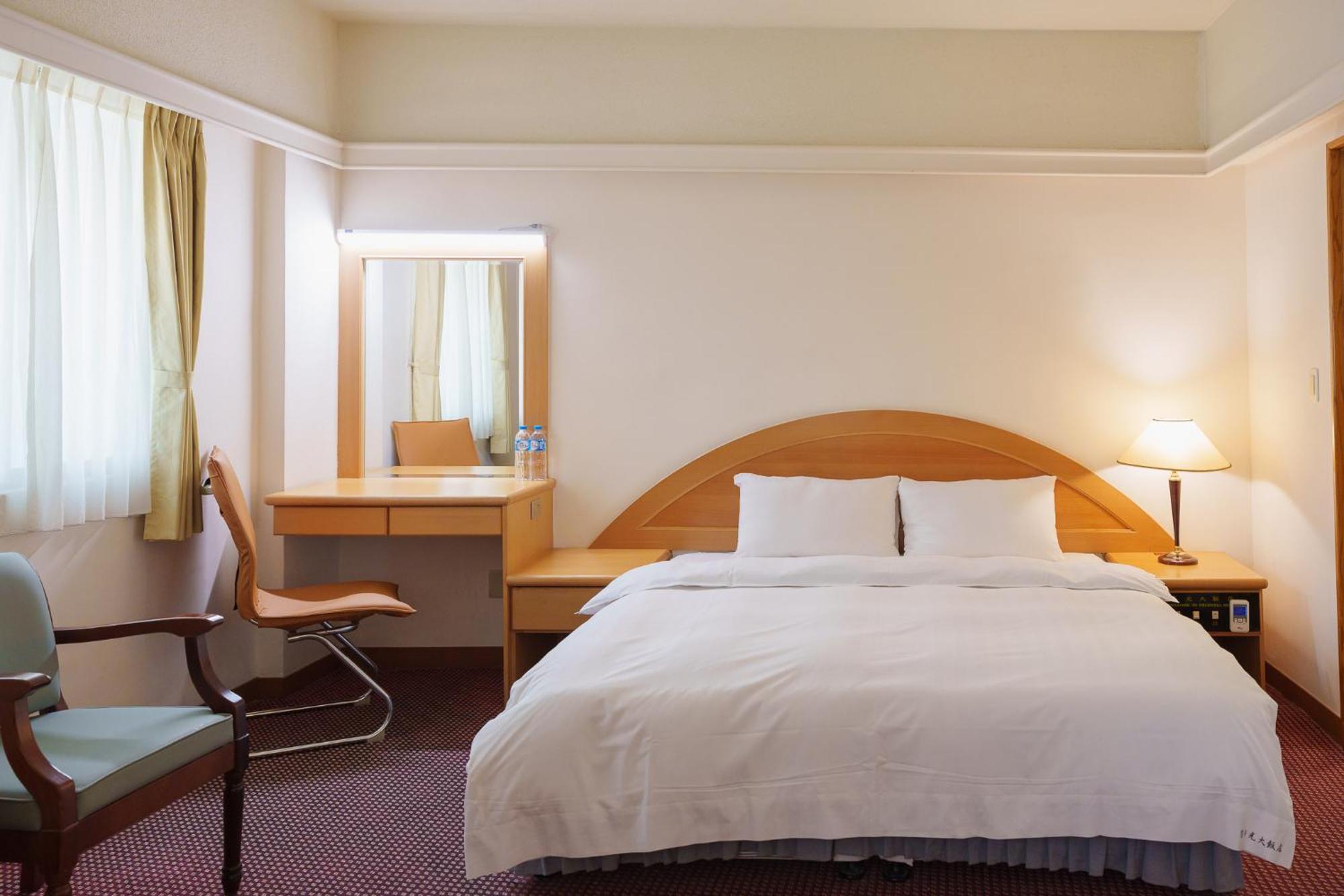 Oriental Hotel Tainan Luaran gambar