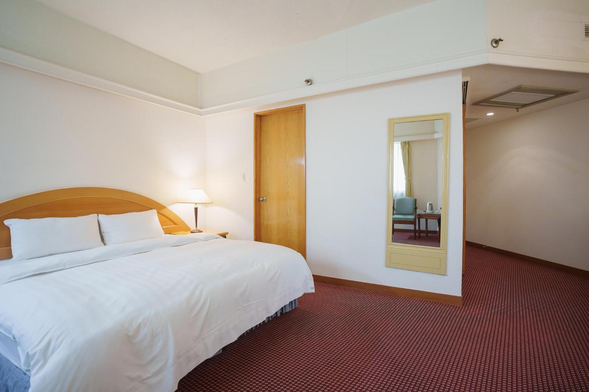 Oriental Hotel Tainan Luaran gambar