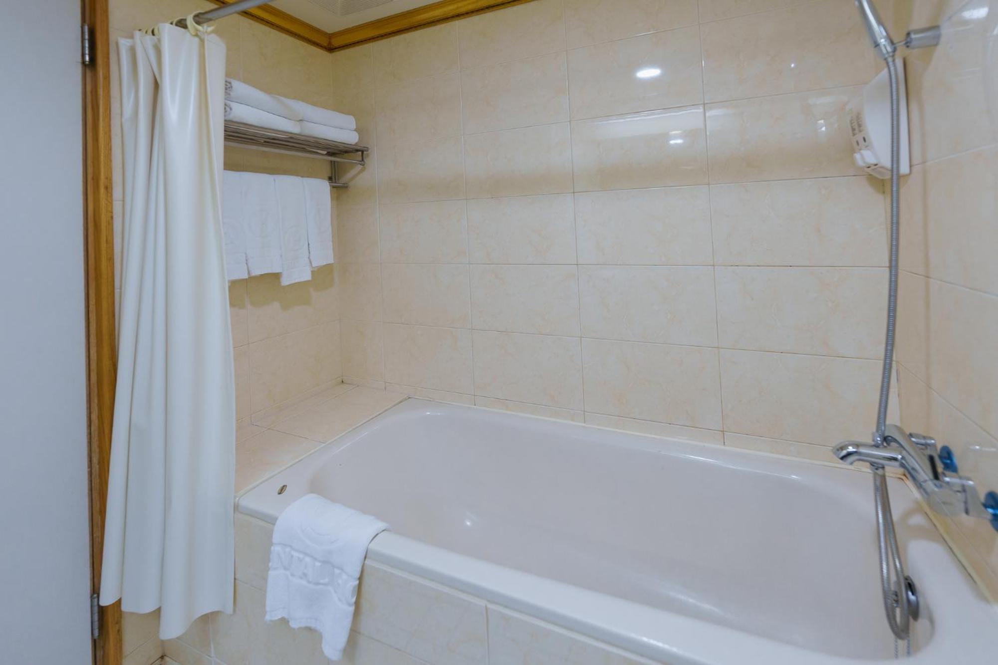 Oriental Hotel Tainan Luaran gambar