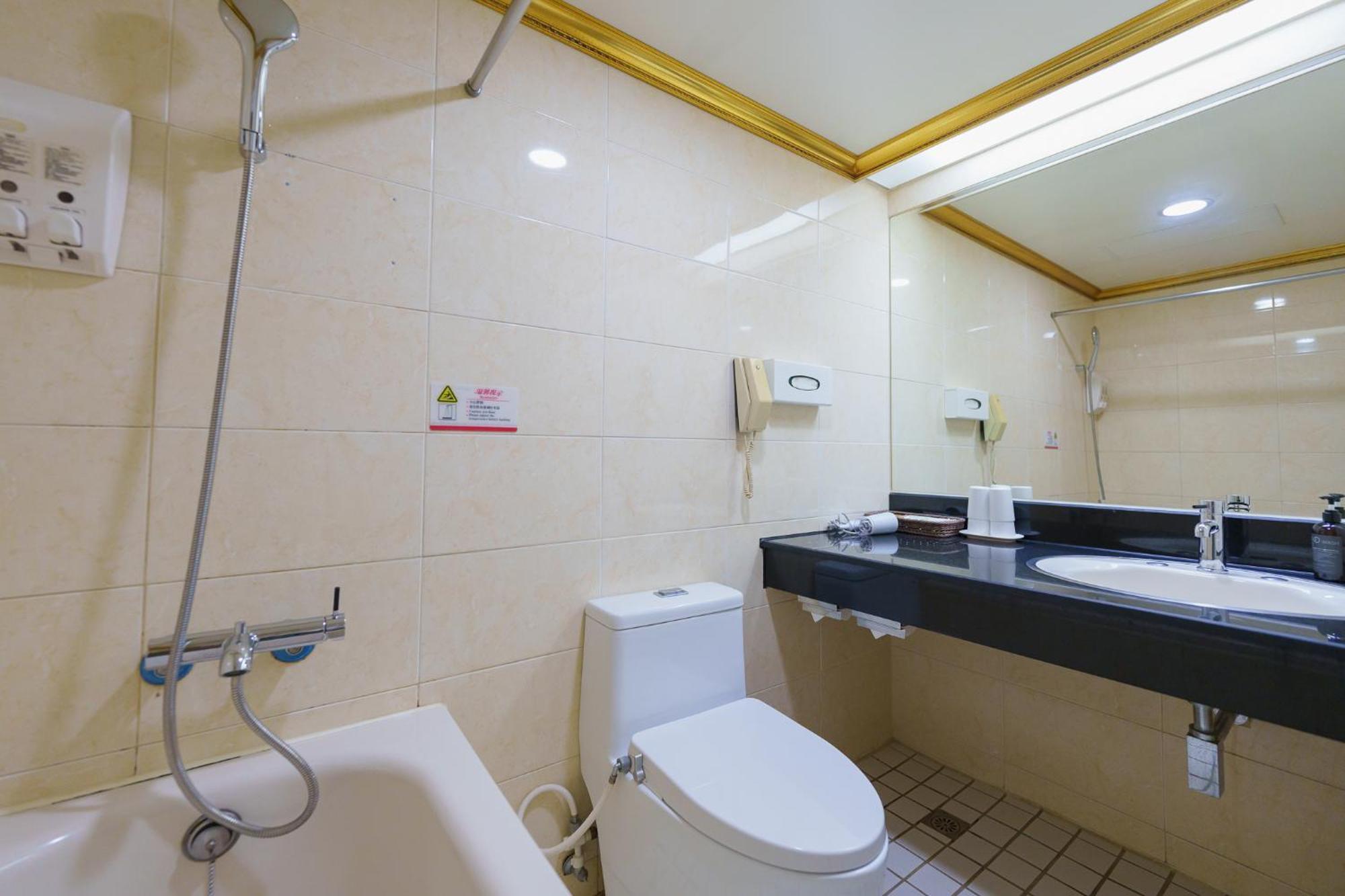 Oriental Hotel Tainan Luaran gambar