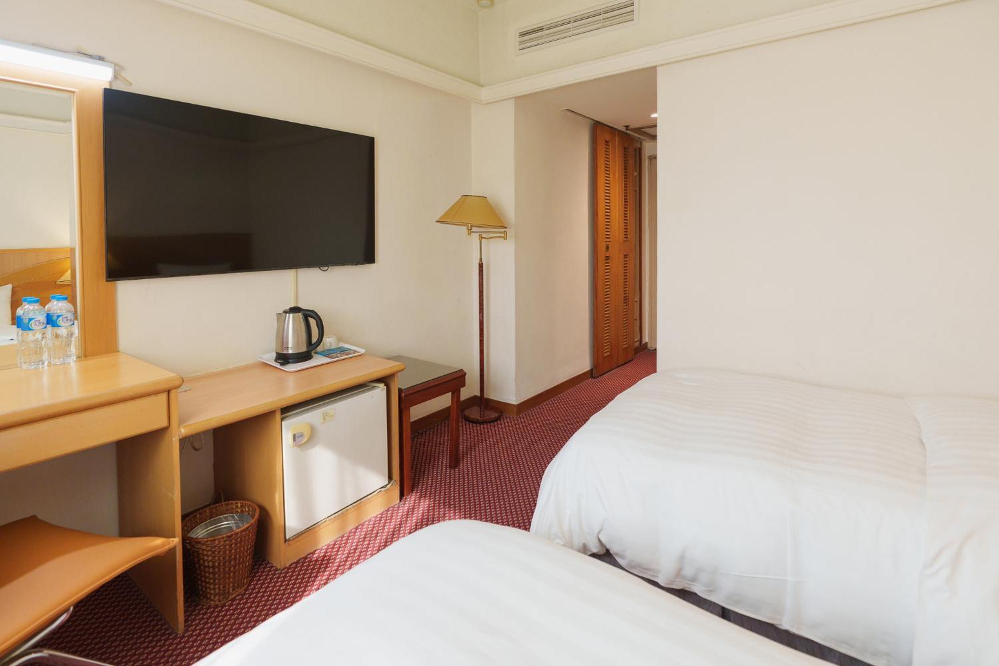 Oriental Hotel Tainan Luaran gambar