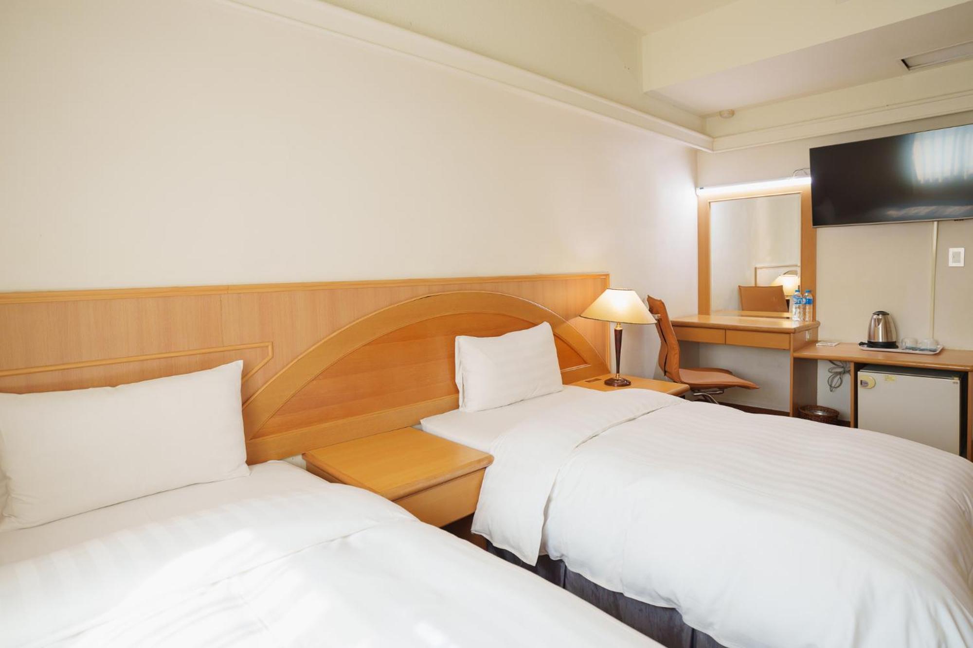 Oriental Hotel Tainan Luaran gambar