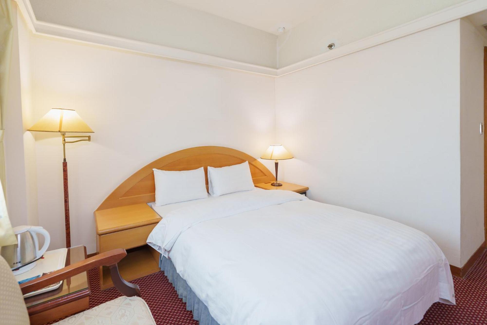 Oriental Hotel Tainan Luaran gambar