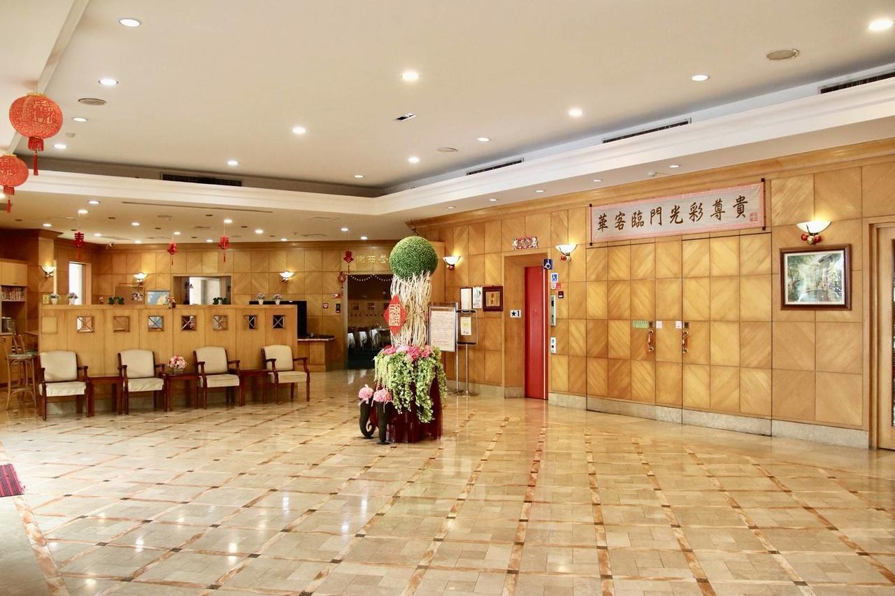 Oriental Hotel Tainan Luaran gambar