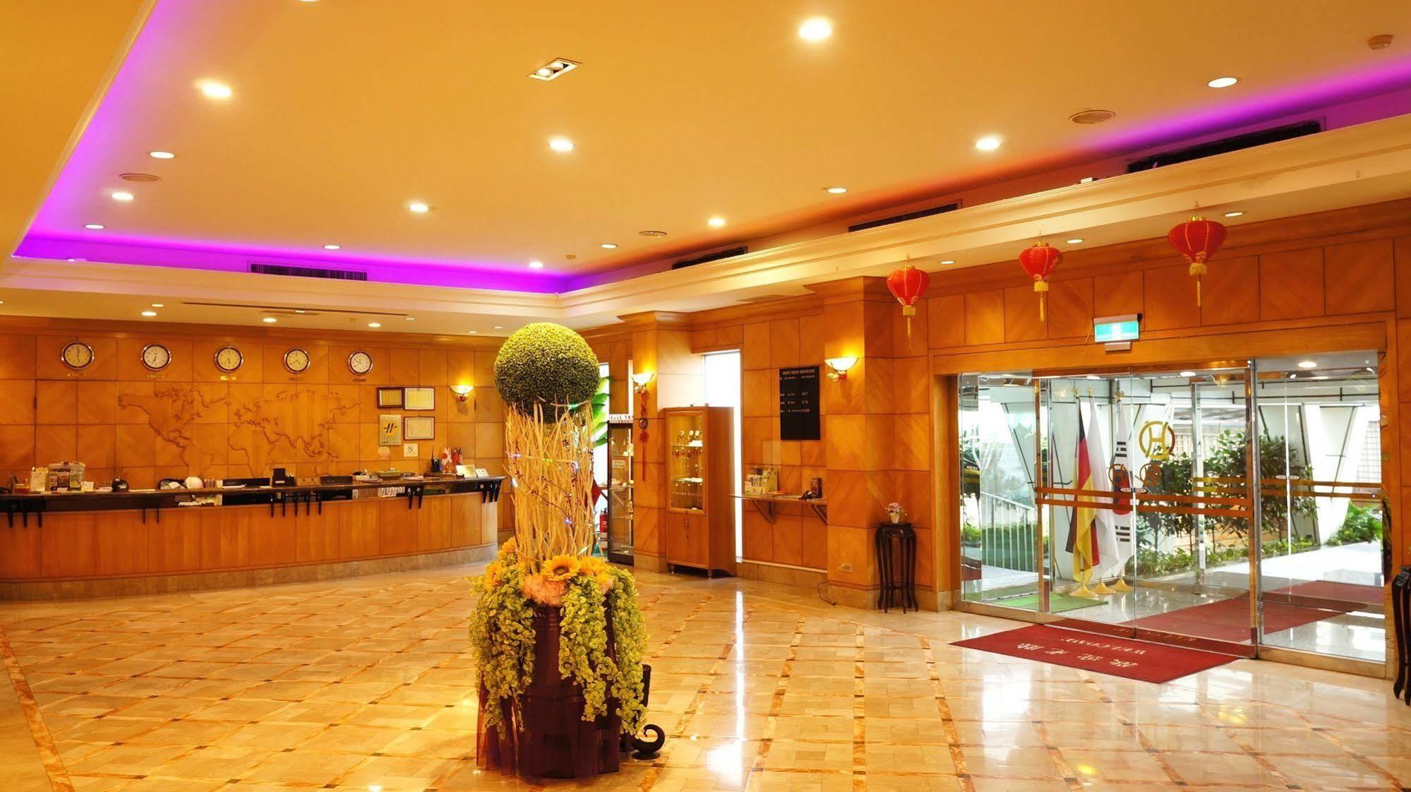 Oriental Hotel Tainan Luaran gambar