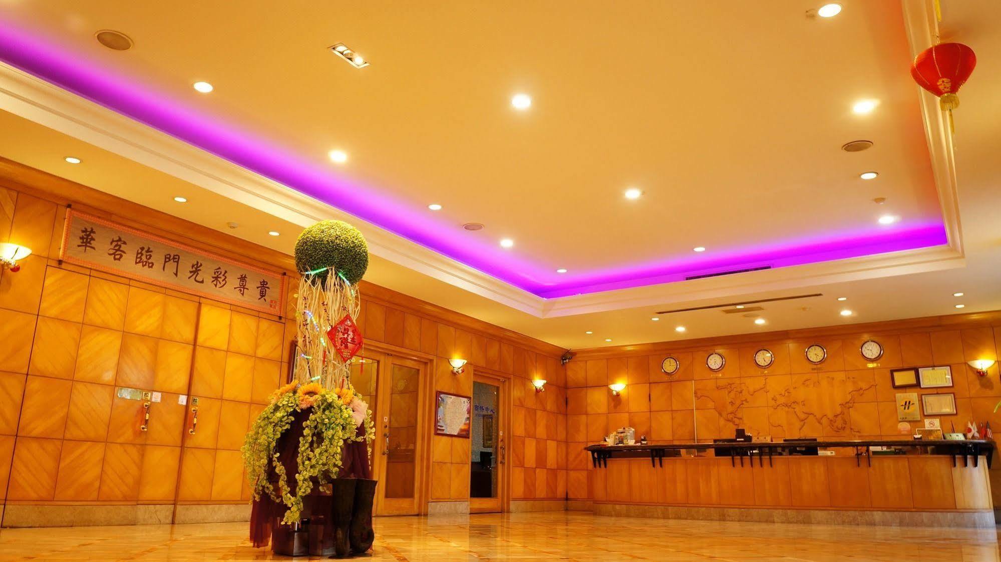 Oriental Hotel Tainan Luaran gambar
