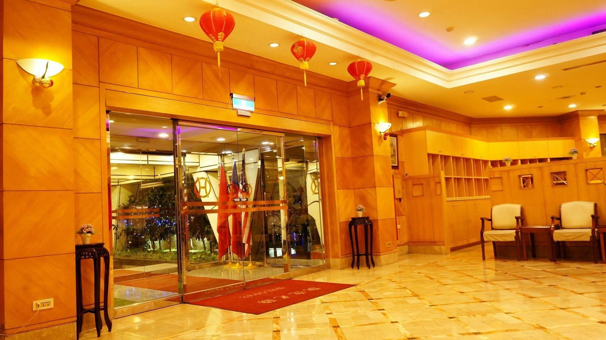 Oriental Hotel Tainan Luaran gambar