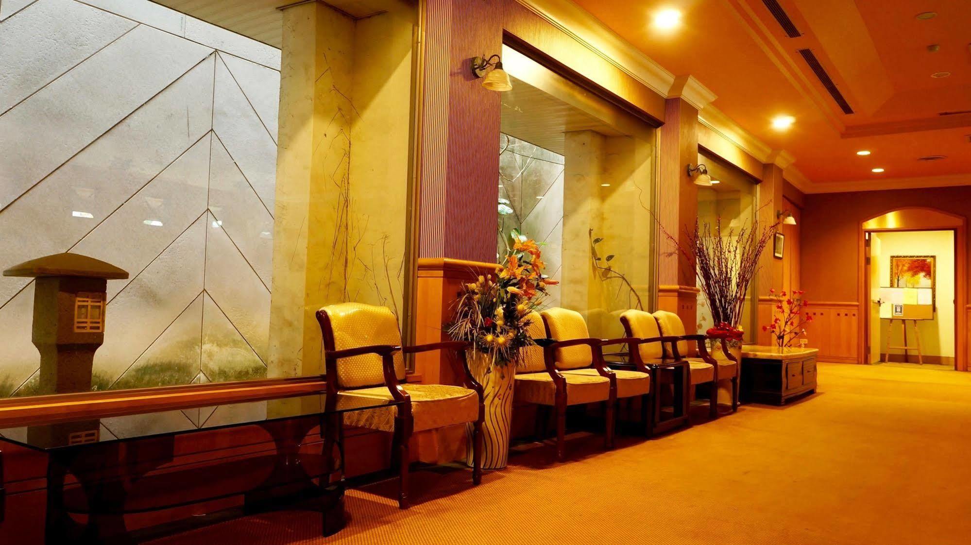 Oriental Hotel Tainan Luaran gambar