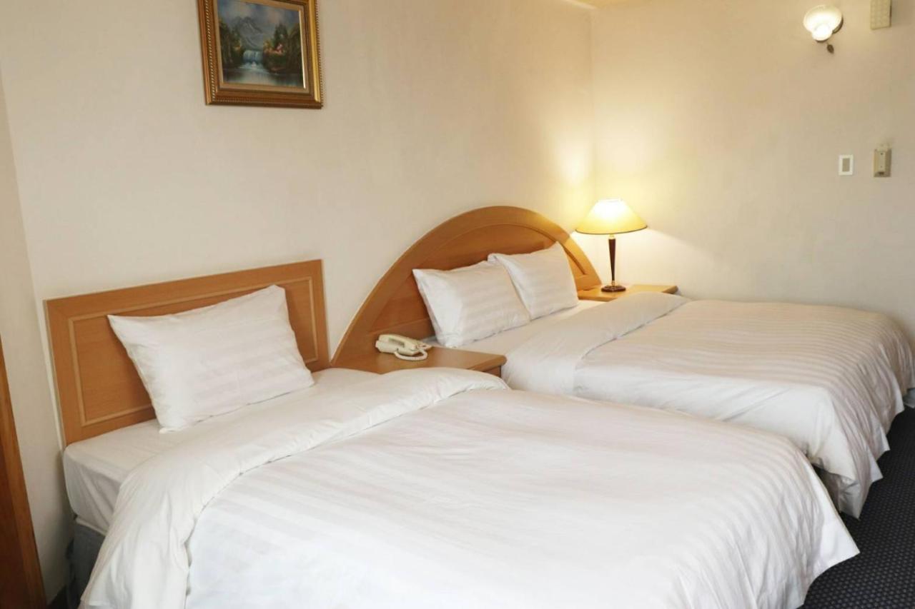 Oriental Hotel Tainan Luaran gambar