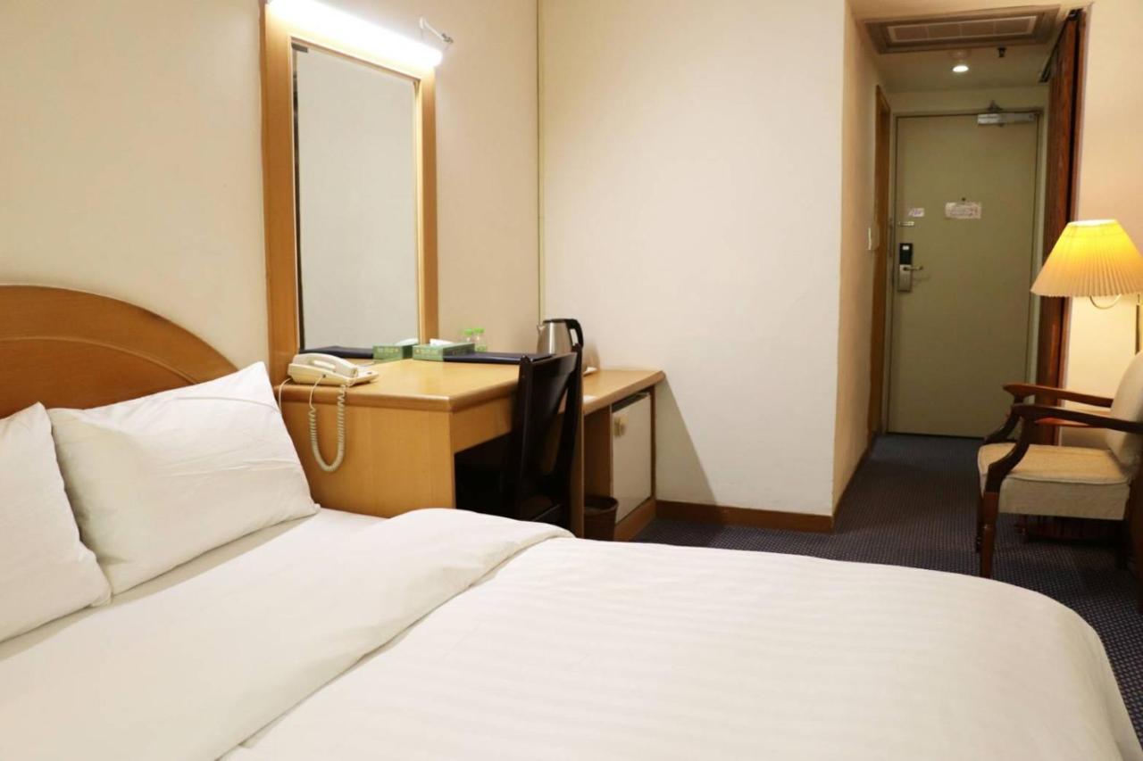 Oriental Hotel Tainan Luaran gambar