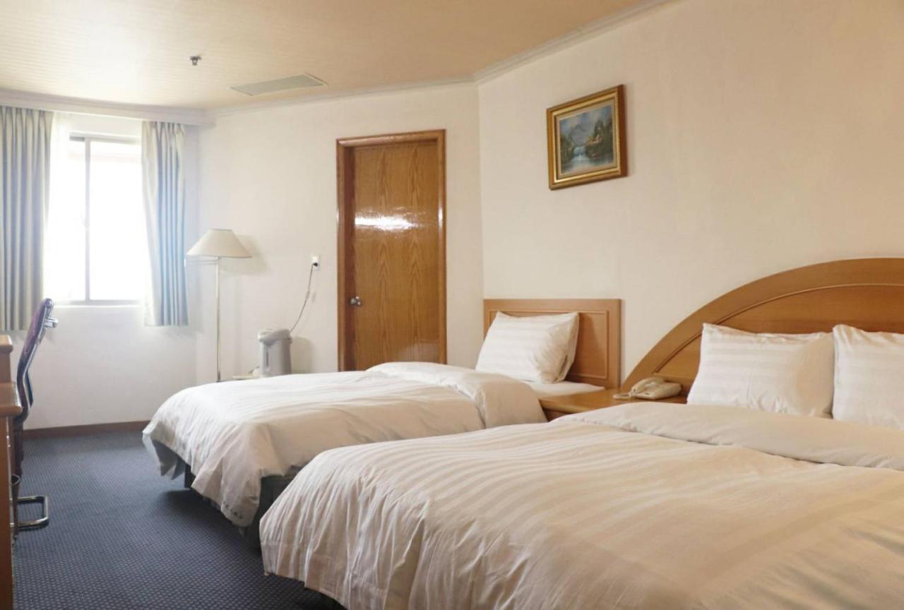 Oriental Hotel Tainan Luaran gambar