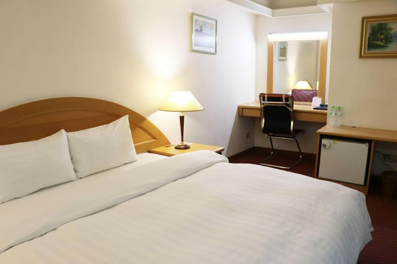 Oriental Hotel Tainan Luaran gambar